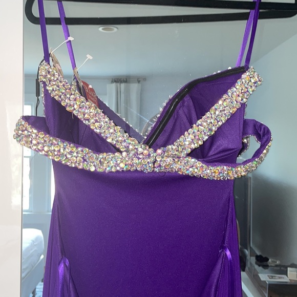 Beautiful rhinestoned purple gown - Picture 3 of 8